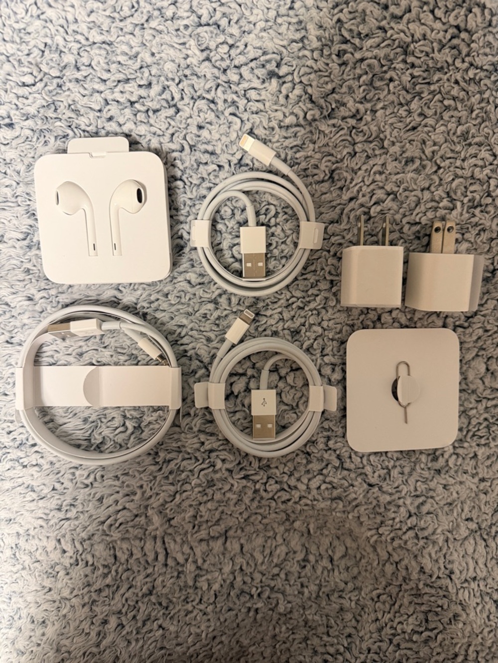 New Apple Bundle of 7 Accessories